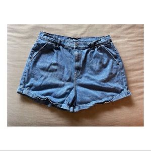 ✨AE Mom Jean Shorts✨